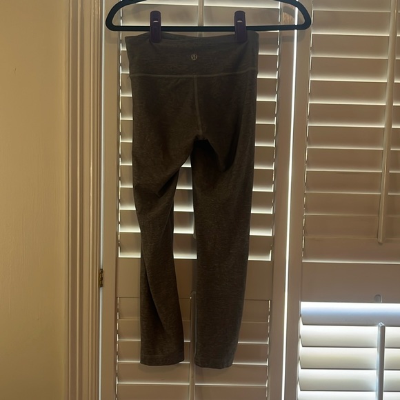 Size:2 lulu, length: short, color: grey - Picture 1 of 3